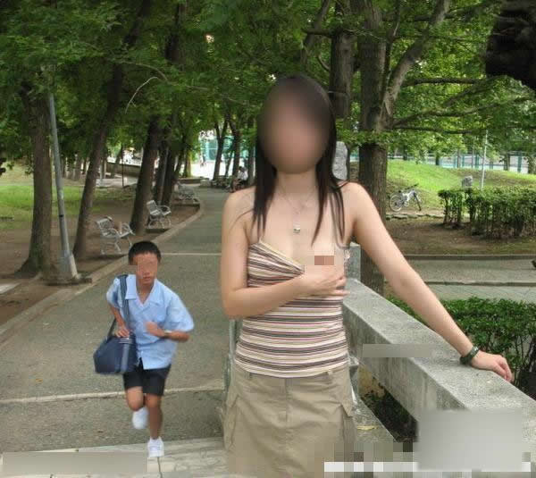 疯狂主妇!无耻少妇当街露点自拍（暴图）