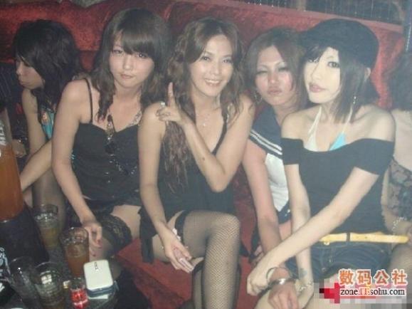 90后女孩的夜店生活是如此丰富